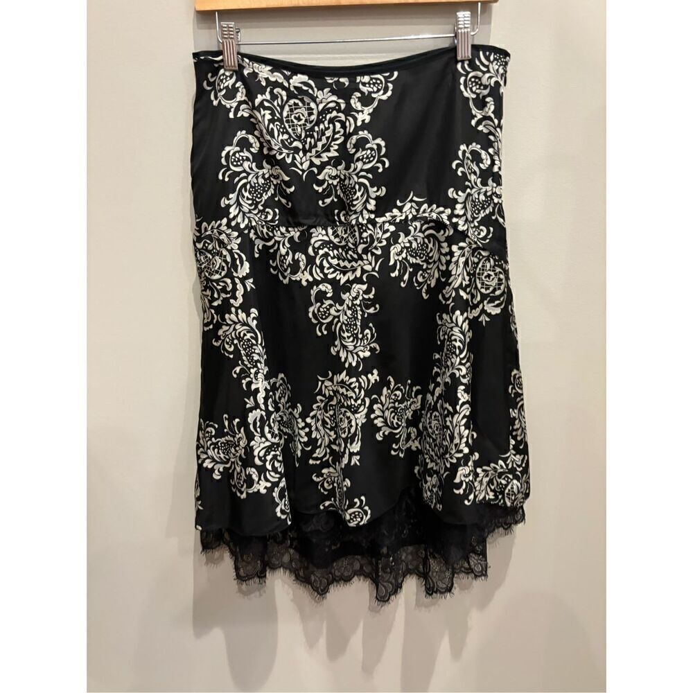 WHBM 4 EUC lined black scroll pattern lace hem 100 silk mermaid skirt